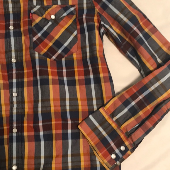 Levi’s cowboy style snap button shirt - Picture 3 of 4